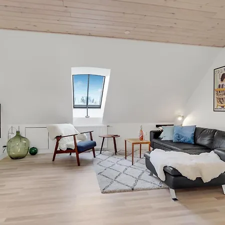 2 Bedroom Cozy In Apartment *