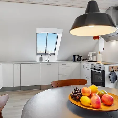 2 Bedroom Cozy In Appartement *